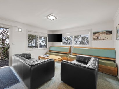 Summit Lodge 1 – Ski-in/Ski-out Alpine Apartment